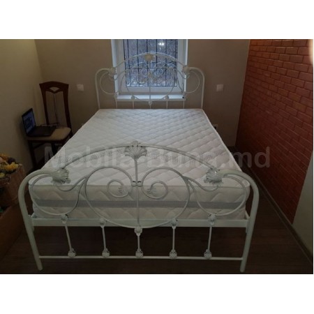 Белая кованая кровать в классическом стиле А-45